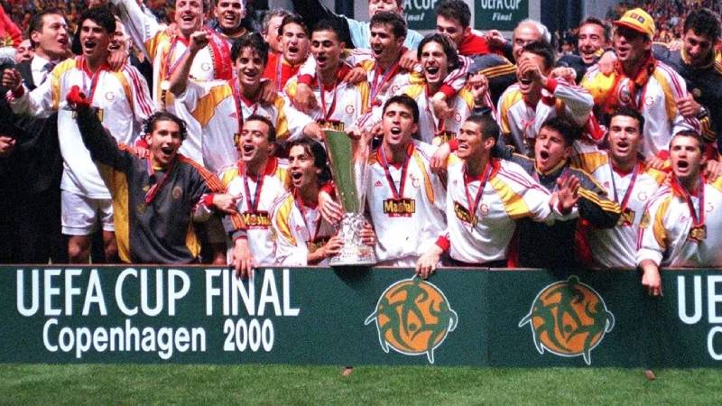 Top 5 Câu Lạc Bộ Gây Bất Ngờ Nhất Ở Champions League 1 Galatasaray 1999–2000: Kỳ tích rực rỡ của “chiến binh vàng-đỏ”