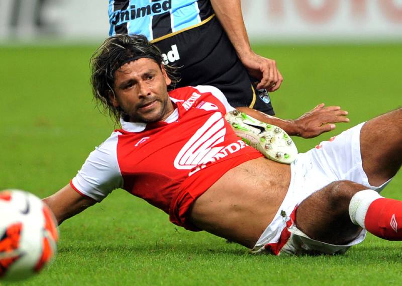 Top 5 Cầu Thủ Nhận Nhiều Thẻ Đỏ Nhất Lịch Sử Bóng Đá 1 Gerardo Bedoya