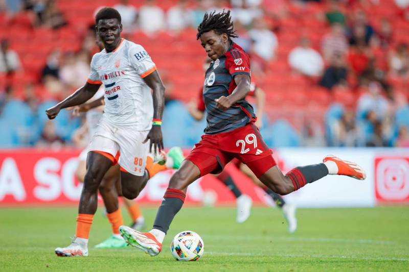 Vì Sao Bóng Đá Được Gọi Là “ Môn Thể Thao Vua” 3 Tính đơn giản nhưng đa chiều của trò chơi